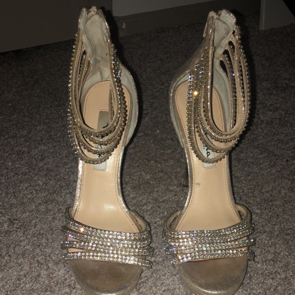 Selling prom heels!